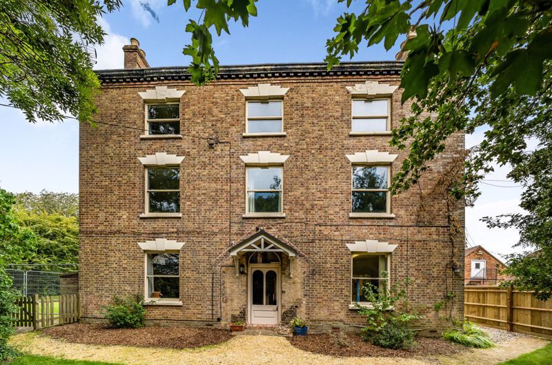 7 bed farmhouse for sale in Bath Road, Eastington, Stonehouse GL10, £