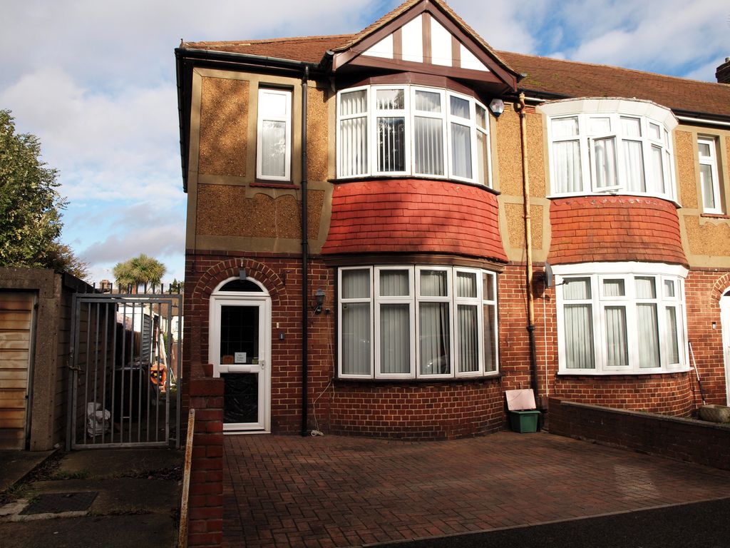 3 bed end terrace house for sale in Beaconsfield Avenue, Gillingham ME7