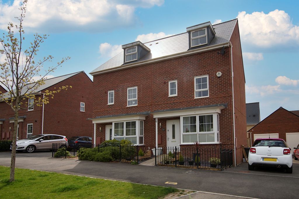 5 bed semidetached house for sale in Clayhill Drive, Brimsham Park