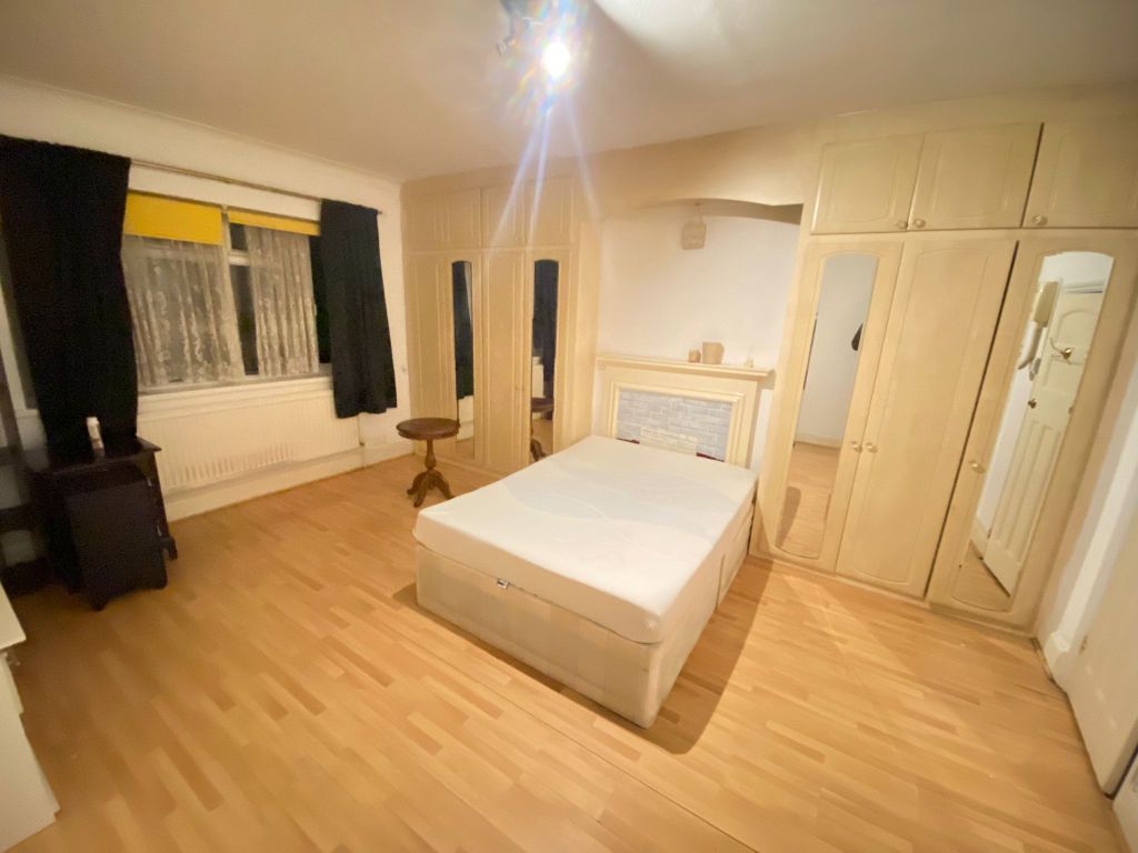 1 bed detached house to rent in Broadlands Avenue, London SW16, £925