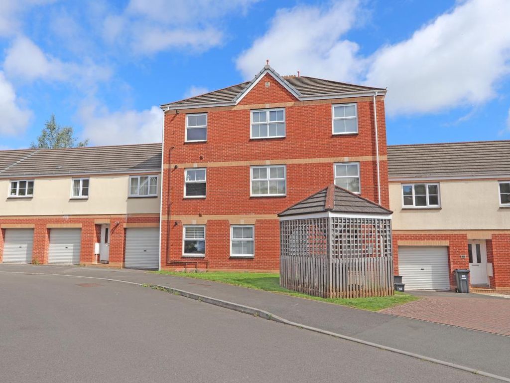 2 bed flat for sale in Raleigh Drive, Cullompton EX15, £175,000 Zoopla