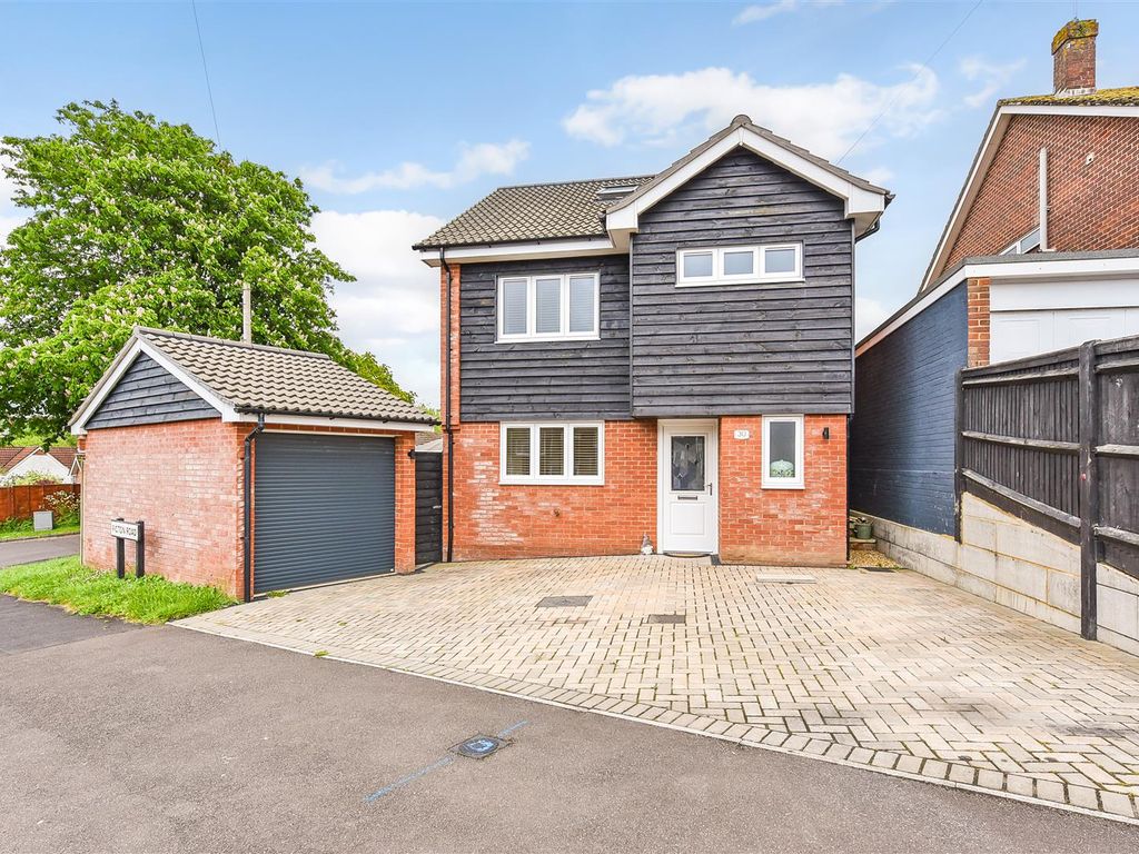 4 bed detached house for sale in Picton Road, Andover SP10, £430,000