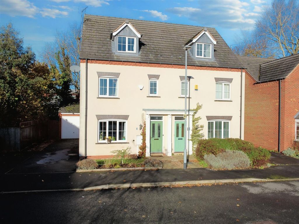 4 bed semidetached house for sale in Fieldfare Close, Bramcote