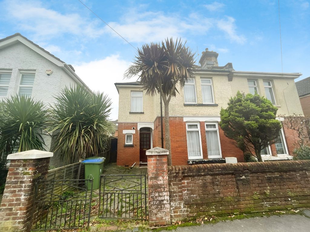3 bed semidetached house for sale in Howards Grove, Southampton SO15
