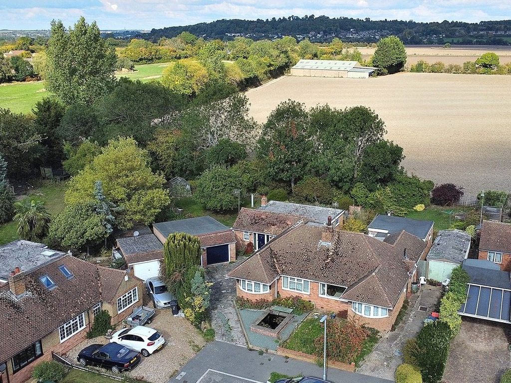 3 bed bungalow for sale in Medley Close, Eaton Bray, Dunstable LU6 Zoopla