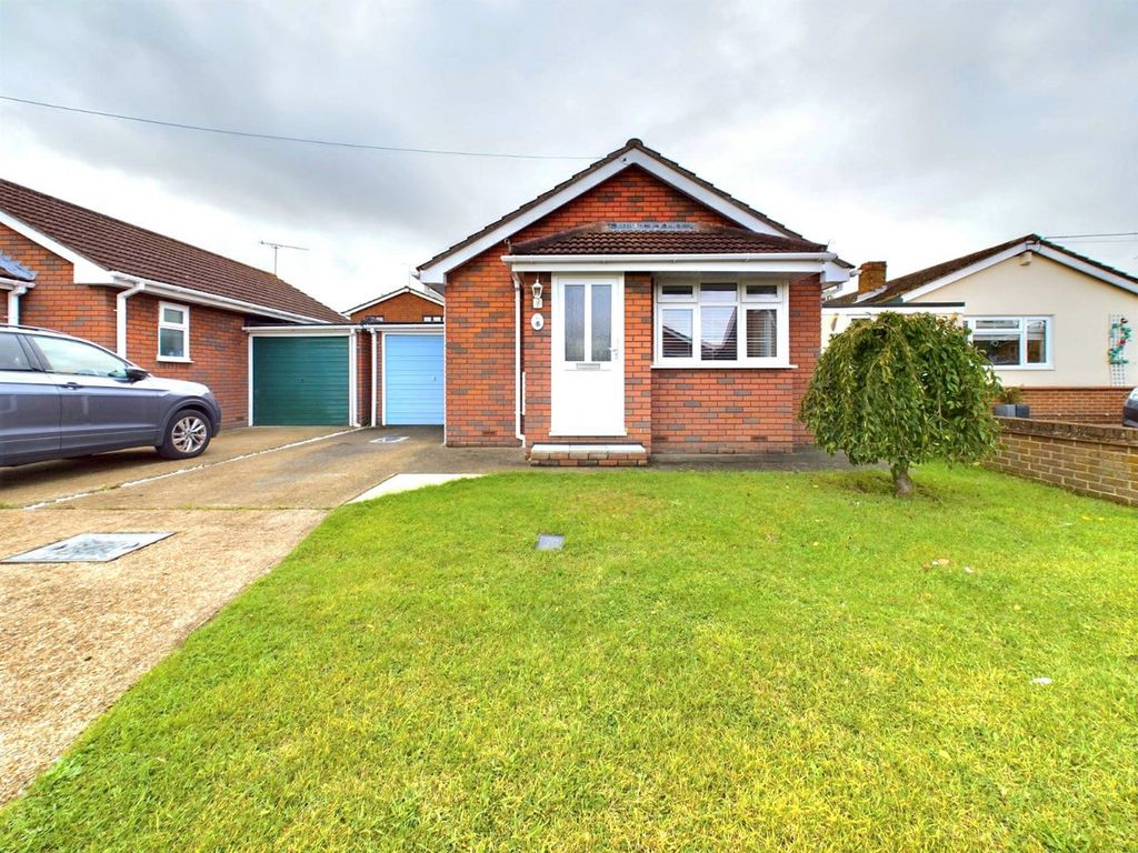 1 bed bungalow for sale in Limetree Road, Canvey Island SS8, £250,000