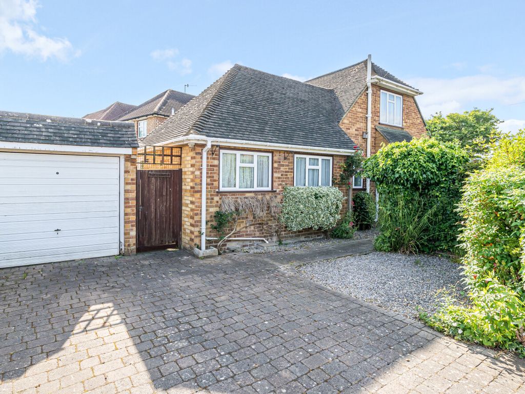 3 bed detached house for sale in Godalming, Surrey GU7, £500,000 Zoopla