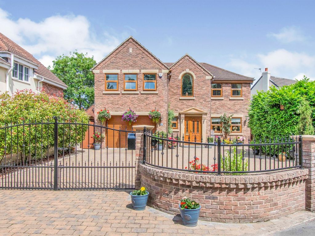 5 bed detached house for sale in Bawtry Road, Bessacarr, Doncaster DN4