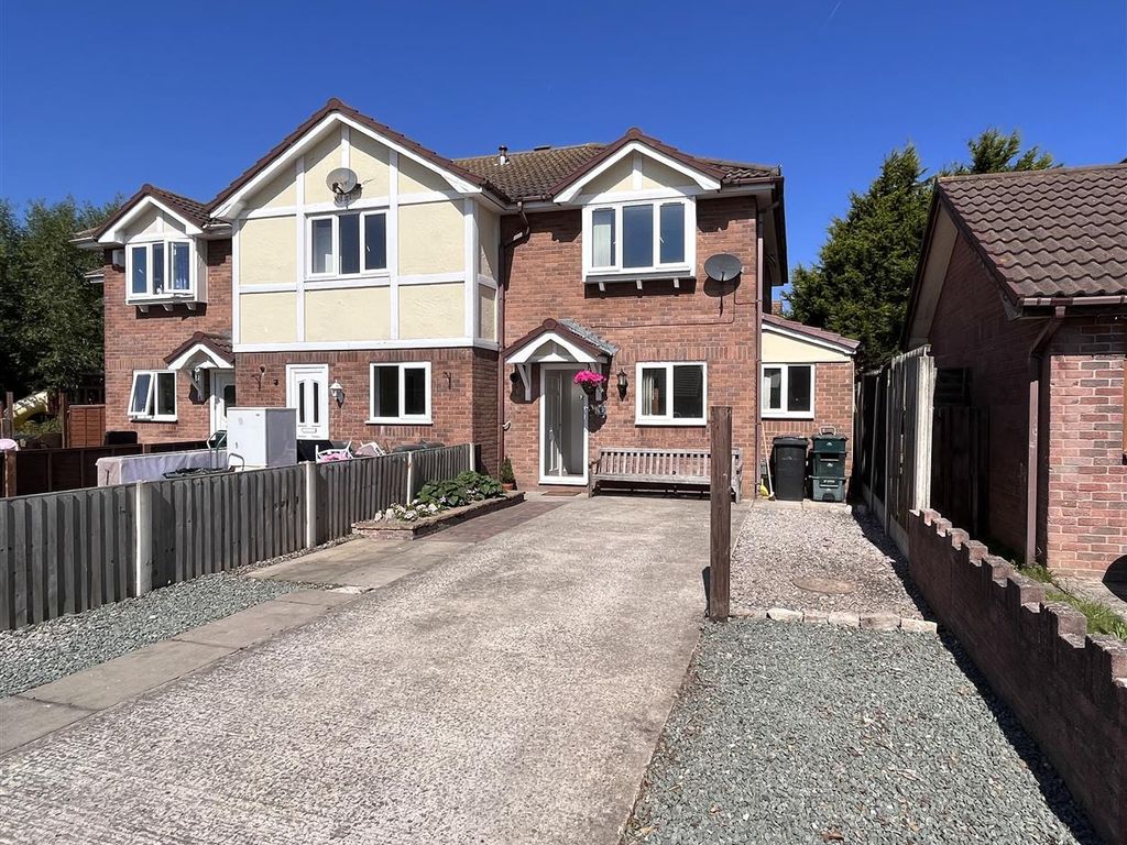4 bed end terrace house for sale in Llys Branwen, Kinmel Bay, Conwy