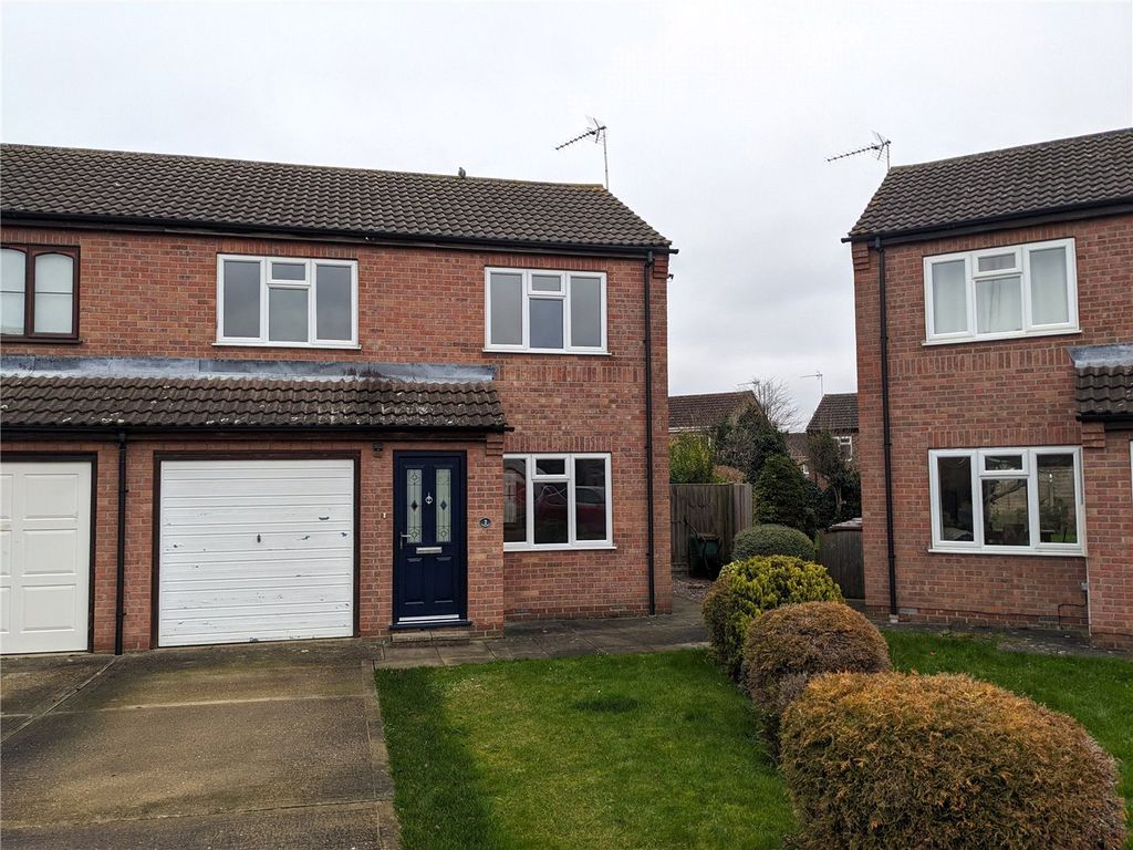 Semidetached house to rent in The Blackthorns, Sleaford, Lincolnshire