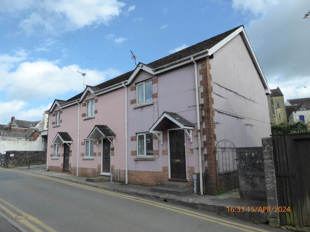 2 bed end terrace house to rent in Woods Row, Carmarthen
