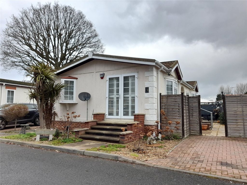 2 bed mobile/park home for sale in The Pines, Orchards Residential Park