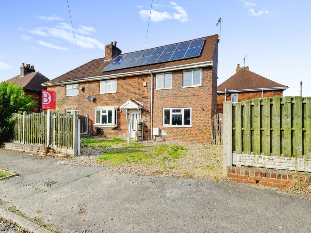 4 bed semidetached house for sale in Manor Road, Killamarsh, Sheffield