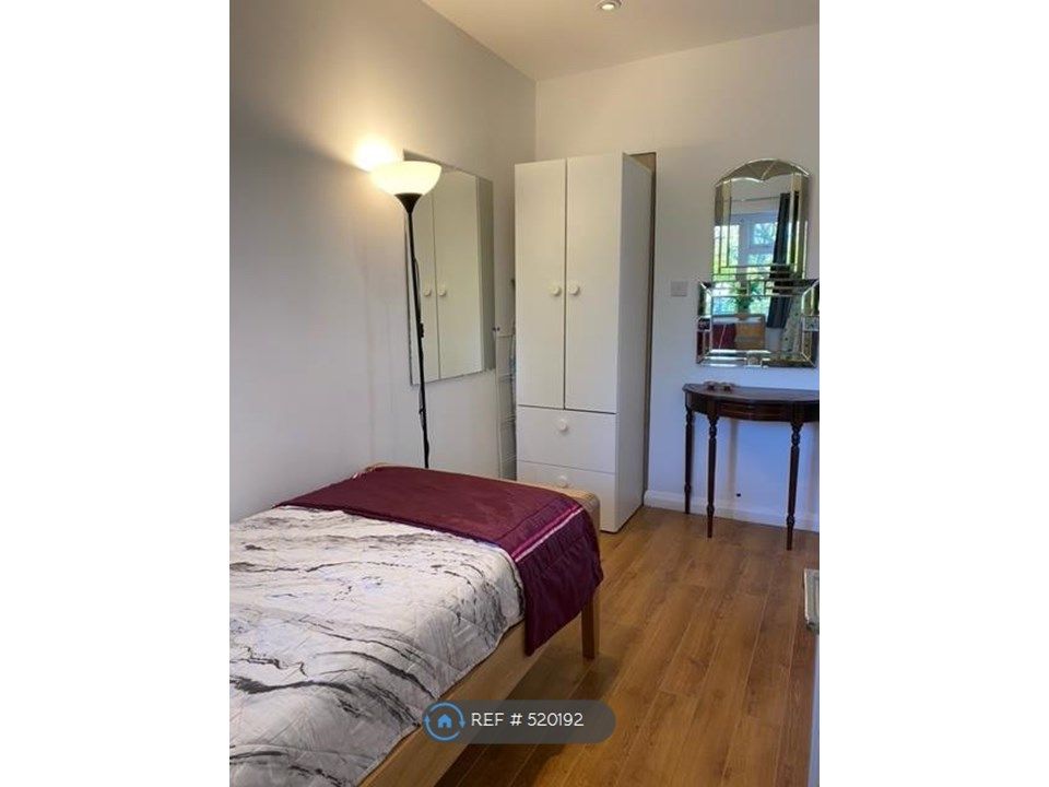 Studio to rent in Manor Drive, London N20, £820 pcm Zoopla