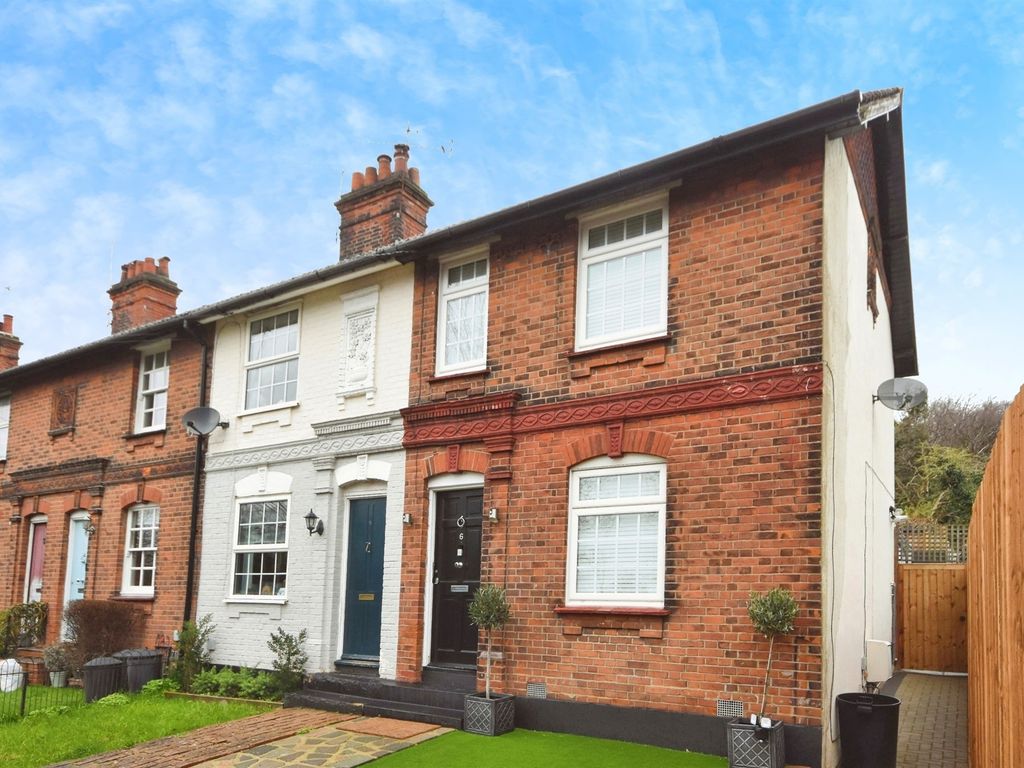 3 bed end terrace house for sale in Kavanaghs Terrace, Brentwood CM14