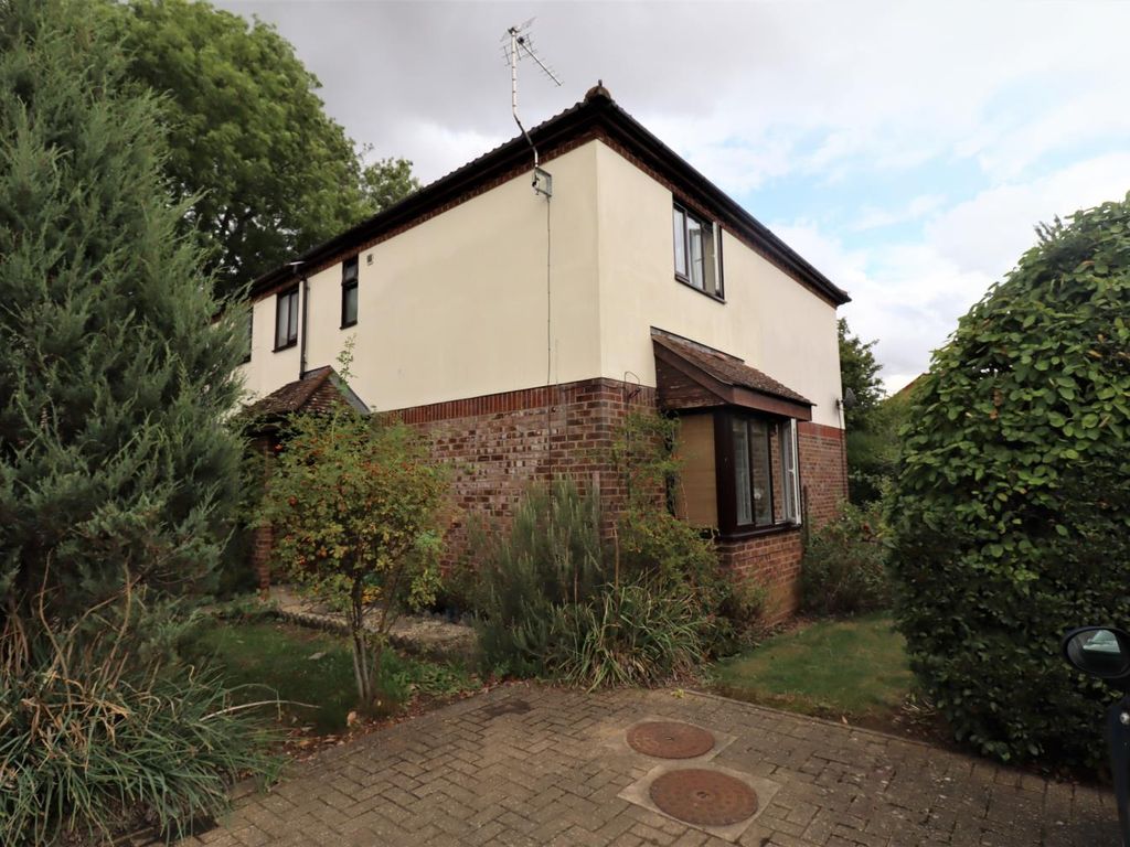 2 bed terraced house to rent in Studley Knapp, Walnut Tree, Milton