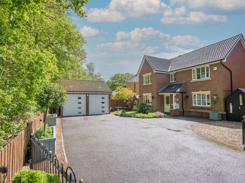 4 bed detached house for sale in Dewberry Grove, Rogerstone NP10 Zoopla