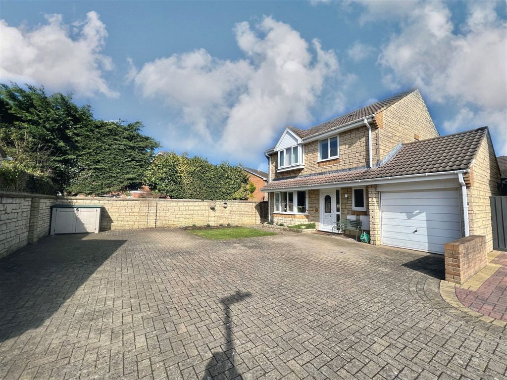 4 bed detached house for sale in Delamere Drive, Stratton, Swindon SN3