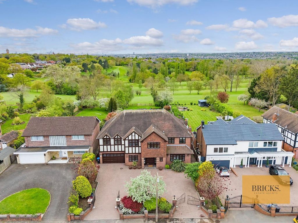 7 bed detached house to rent in Hainault Road, Chigwell IG7, £8,000 pcm