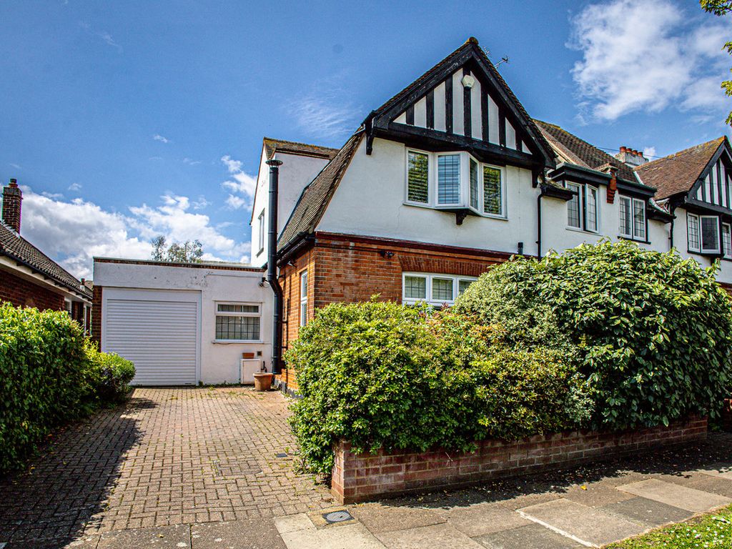 4 bed semidetached house for sale in Percy Road, LeighOnSea SS9, £