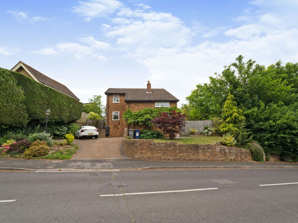 3 bed detached house for sale in Twycross Road, Godalming GU7 Zoopla