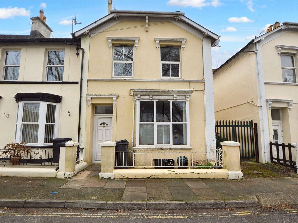 2 bed flat to rent in Lymington Road, Torquay, Devon TQ1, £650 pcm Zoopla