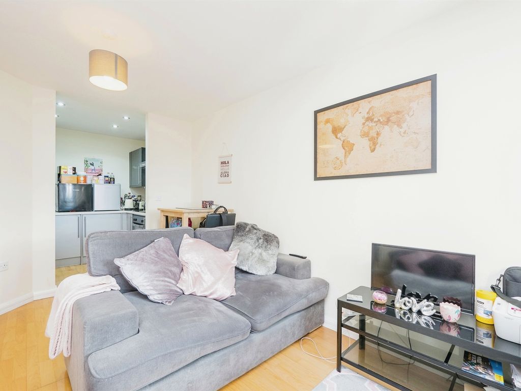 1 bed flat for sale in Churchill Way, Cardiff CF10, £130,000 Zoopla
