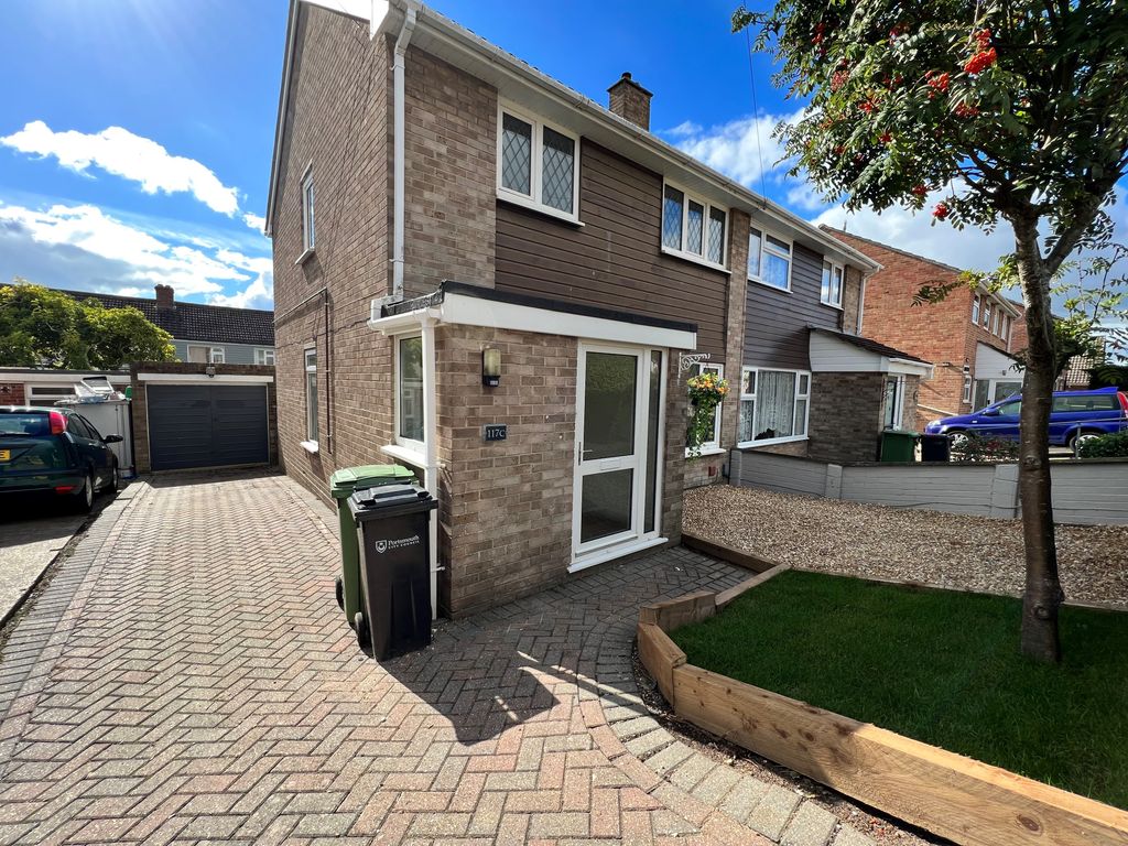 3 bed semidetached house to rent in Newbolt Road, Paulsgrove