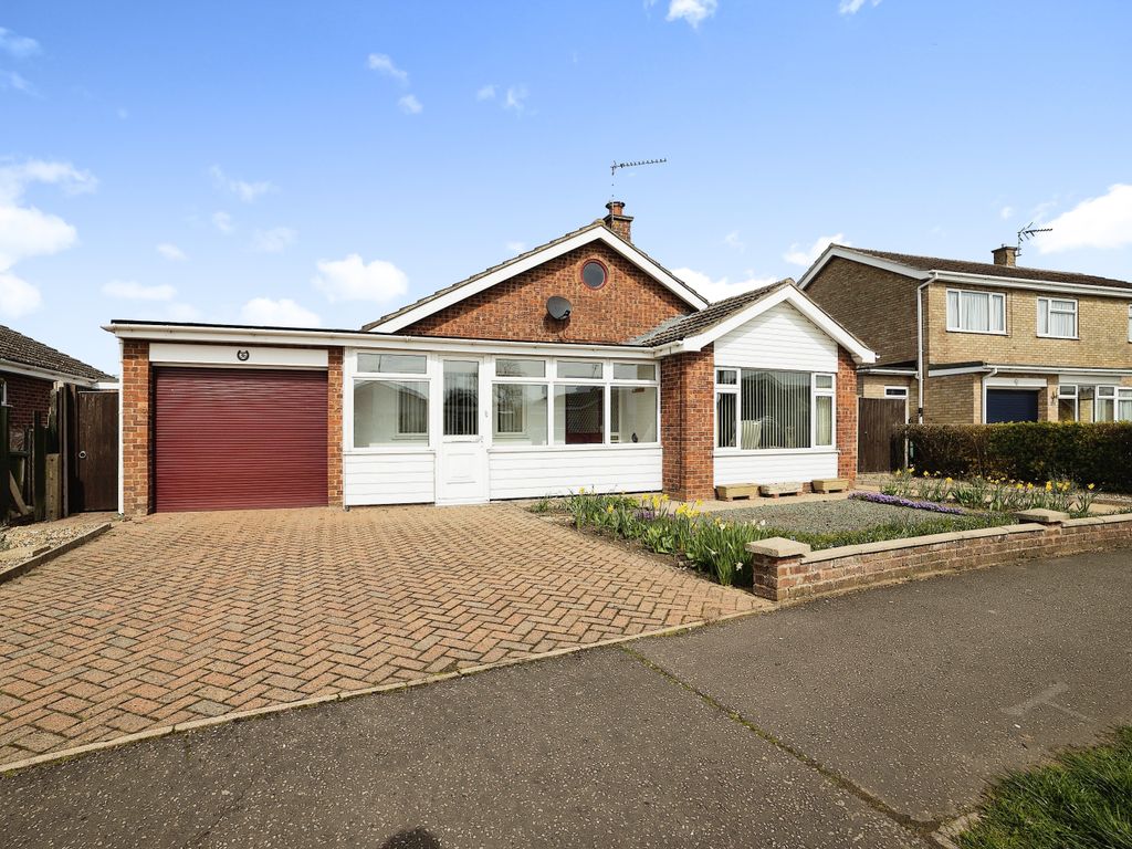 3 bed bungalow for sale in Nelson Court, Watton, Thetford, Norfolk IP25