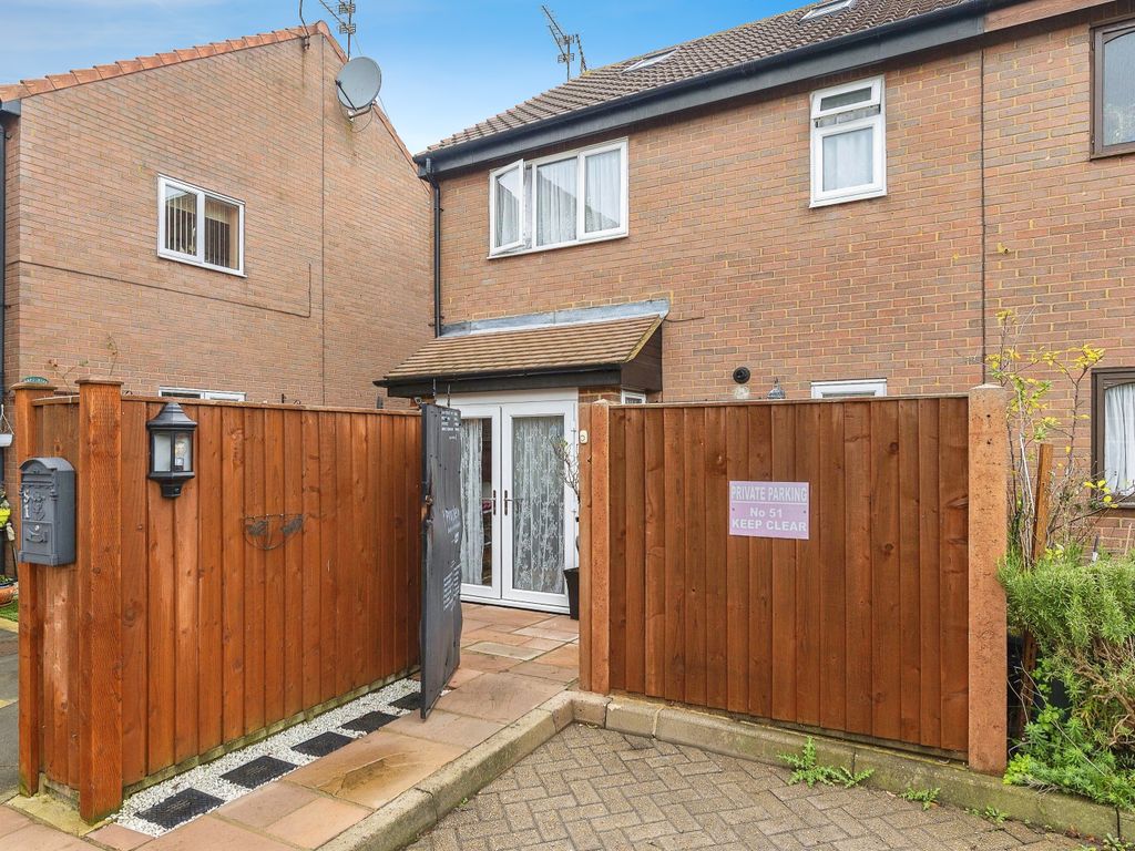 1 bed end terrace house for sale in Copperfields, Luton, Bedfordshire LU4, £220,000 Zoopla