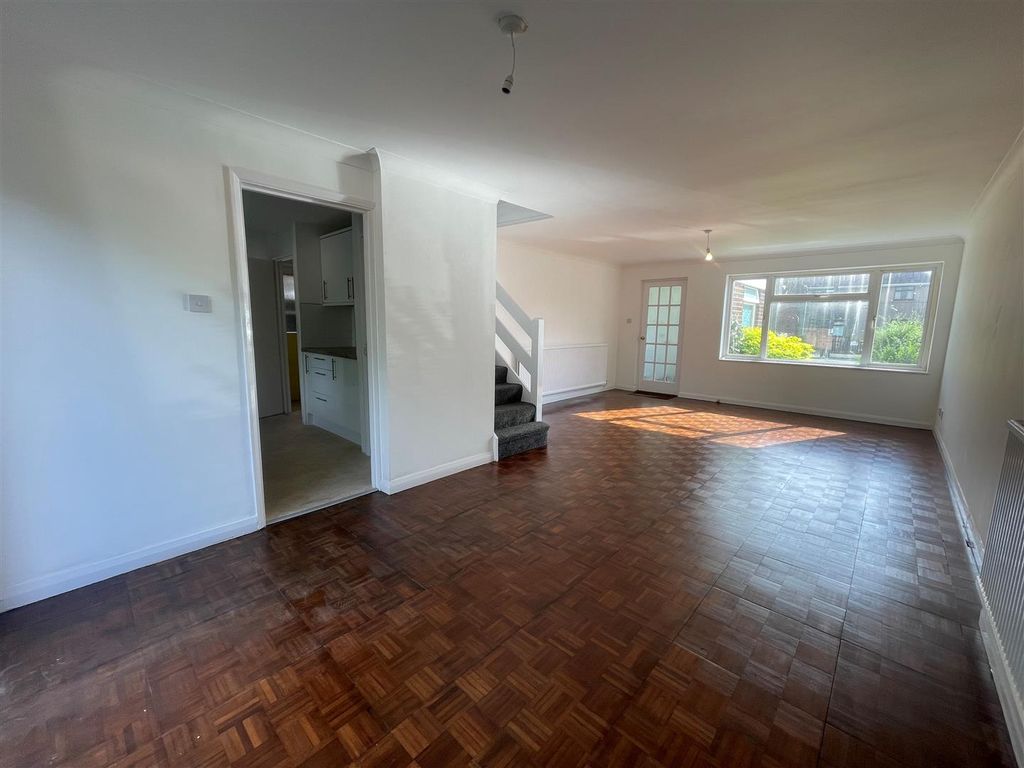 3 bed semidetached house to rent in Baker Street, Orsett, Grays RM16