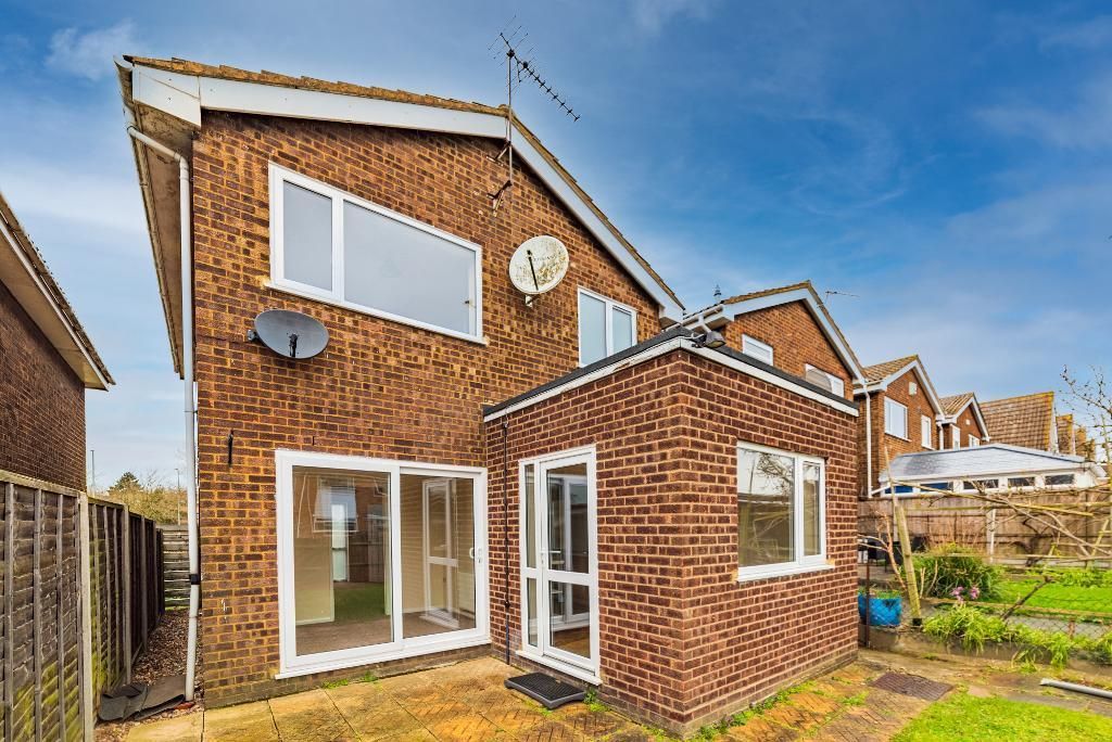 3 bed detached house to rent in Manton Lane, Bedford MK41, £1,300 pcm