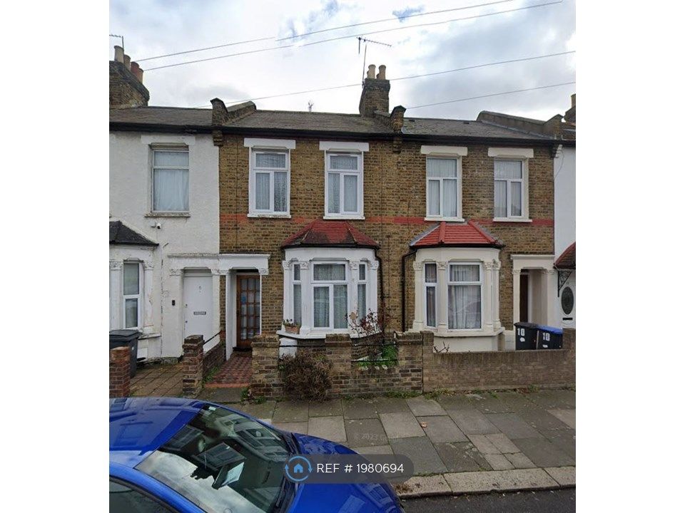 4 bed terraced house to rent in Wakefield Street, London N18, £2,500