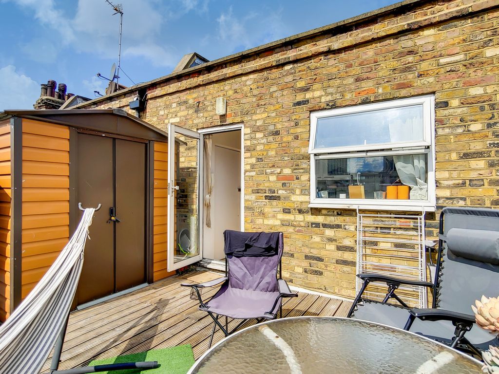 1 bed flat to rent in Battersea Park Road, London SW8 Zoopla