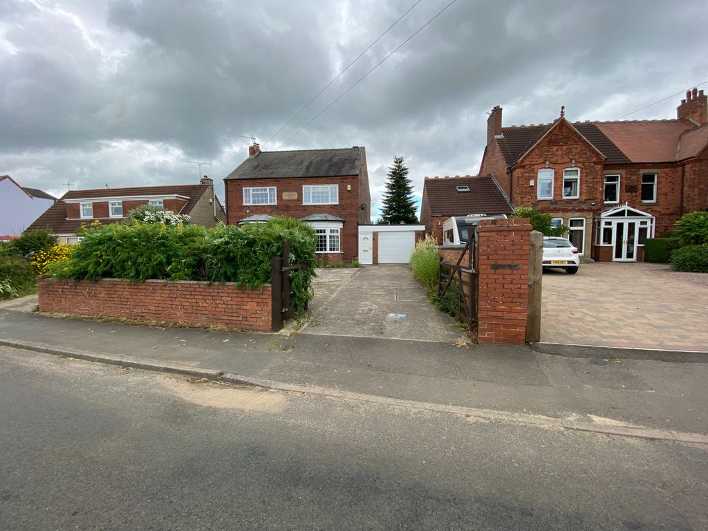 3 bed semidetached house for sale in Shuttlewood Road, Bolsover