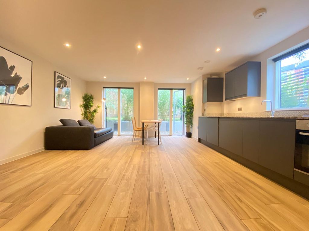 2 bed flat to rent in Blythwood Road, Islington N4 Zoopla