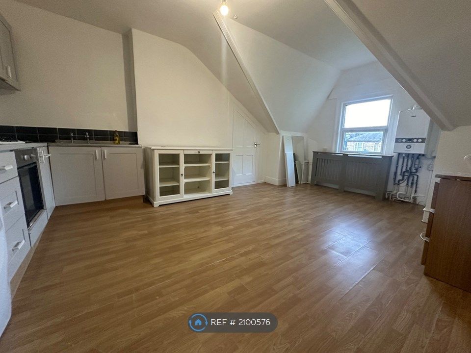 2 bed flat to rent in Tulse Hill, Tulse Hill SE21, £1,900 pcm Zoopla