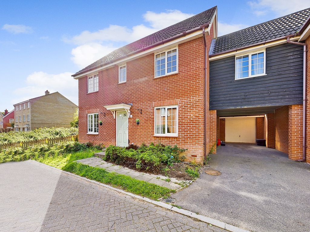 5 bed linkdetached house for sale in Peter Drive, Thetford, Norfolk