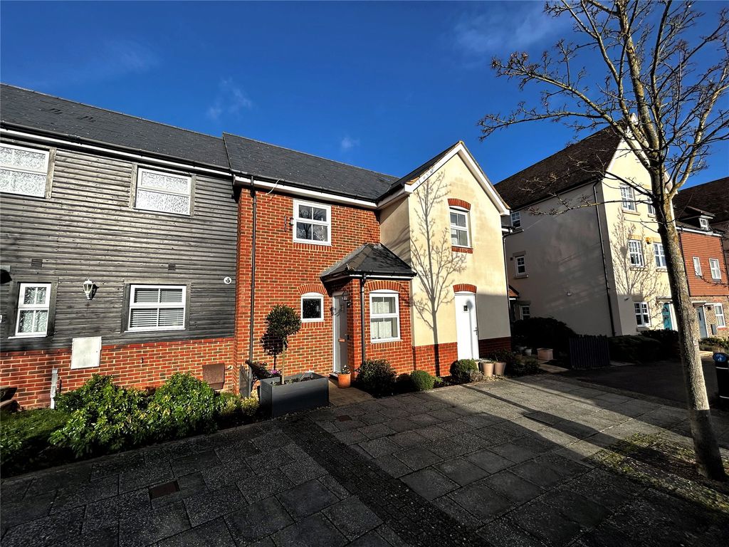1 bed detached house for sale in Harrier Way, Bracknell, Berkshire RG12