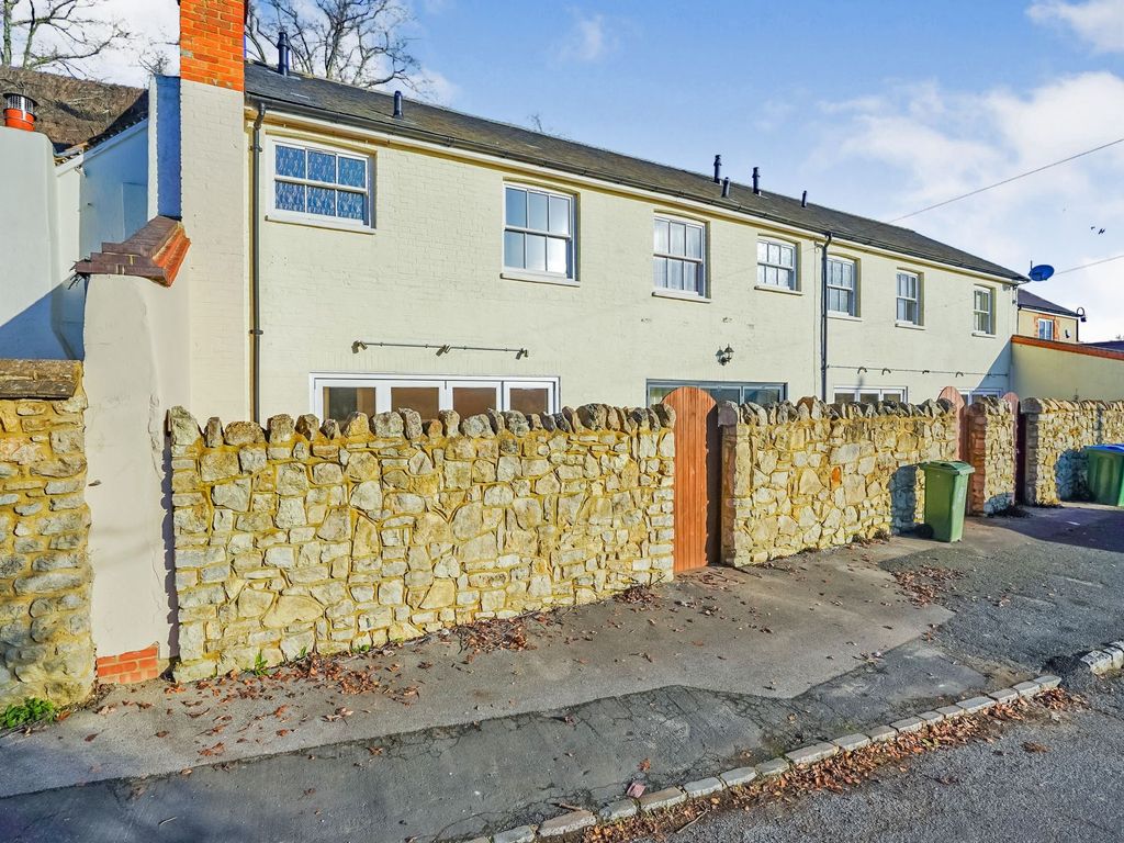 2 bed terraced house for sale in Bicester Road, Long Crendon, Aylesbury