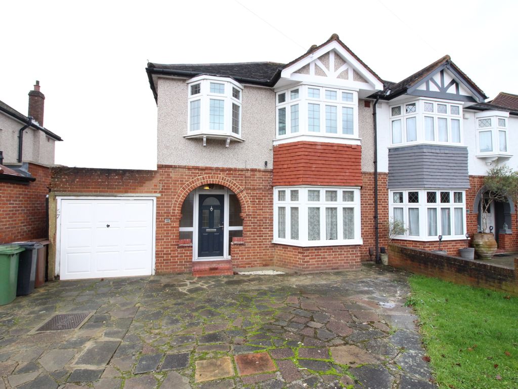 3 bed semidetached house to rent in Edenfield Gardens, Worcester Park
