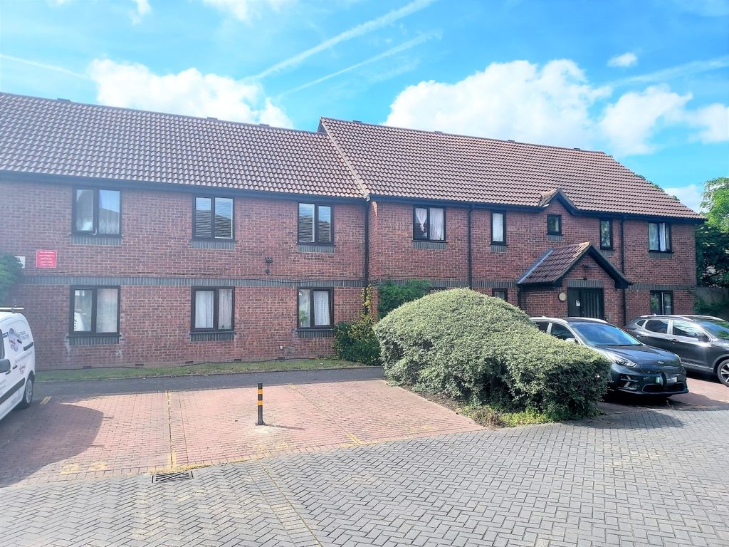 1 bed flat for sale in Stirling Close, London SW16, £210,000 Zoopla