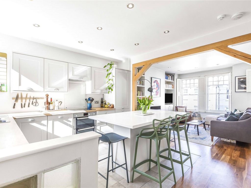 2 bed flat for sale in Stephendale Road, Fulham, London SW6, £900,000