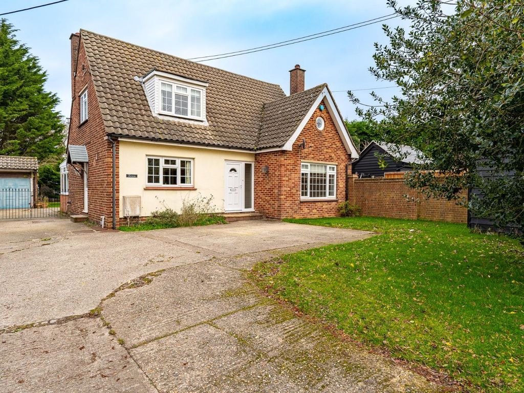 3 bed detached house for sale in Brewers End, Takeley,