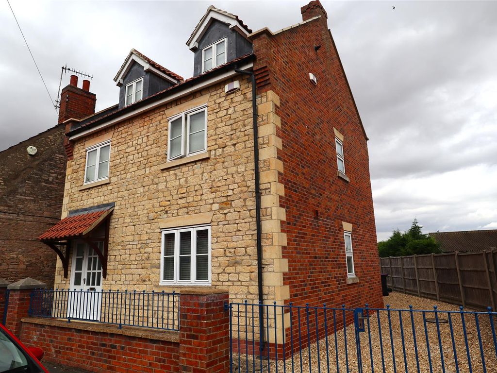 3 bed detached house for sale in High Street, Metheringham LN4, £