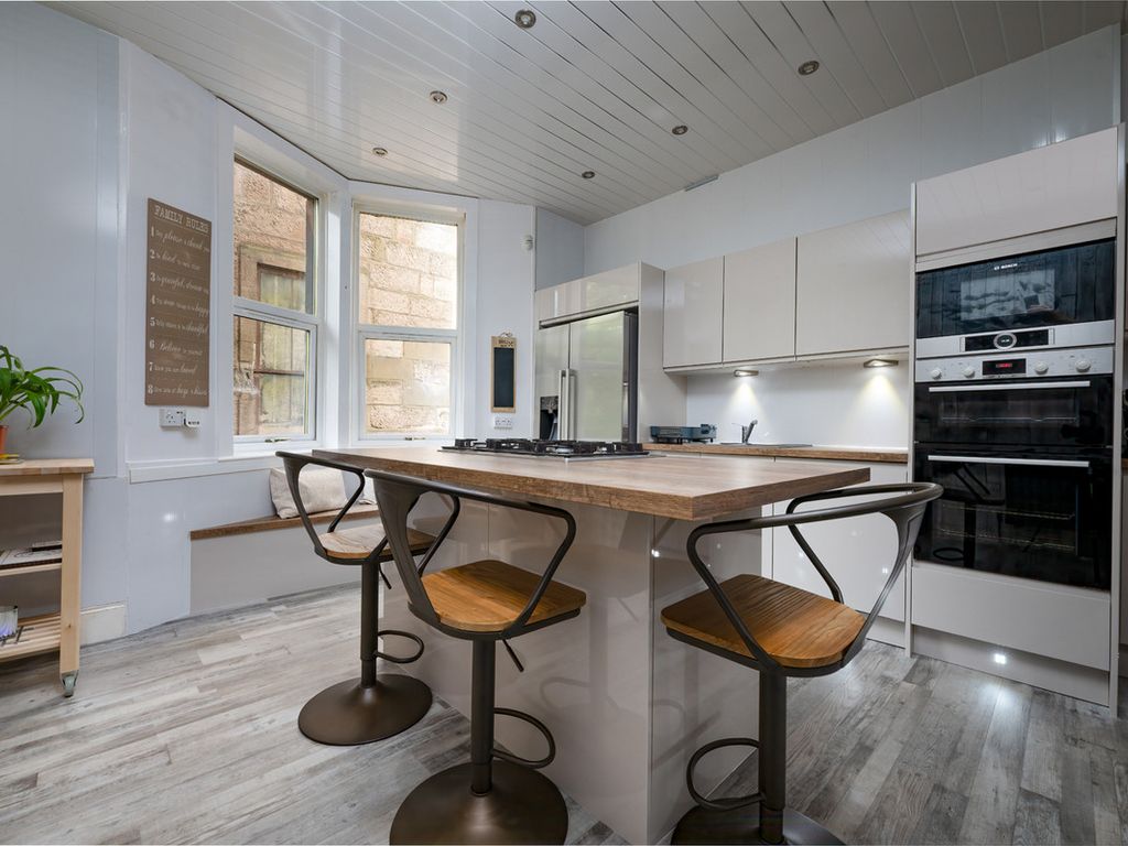 3 bed flat for sale in Ardgowan Square, Greenock PA16, £205,000 Zoopla