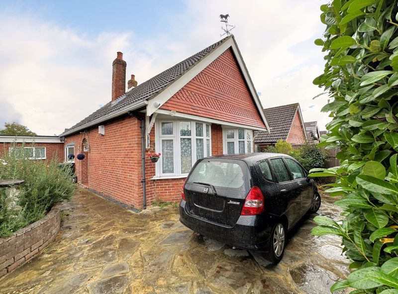 4 bed bungalow for sale in Pamela Avenue, Cosham, Portsmouth PO6, £