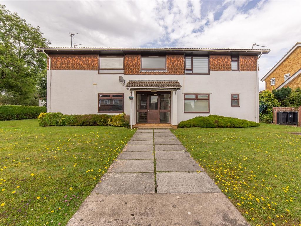 1 bed flat for sale in Kent Close, Rogerstone, Newport NP10, £50,000