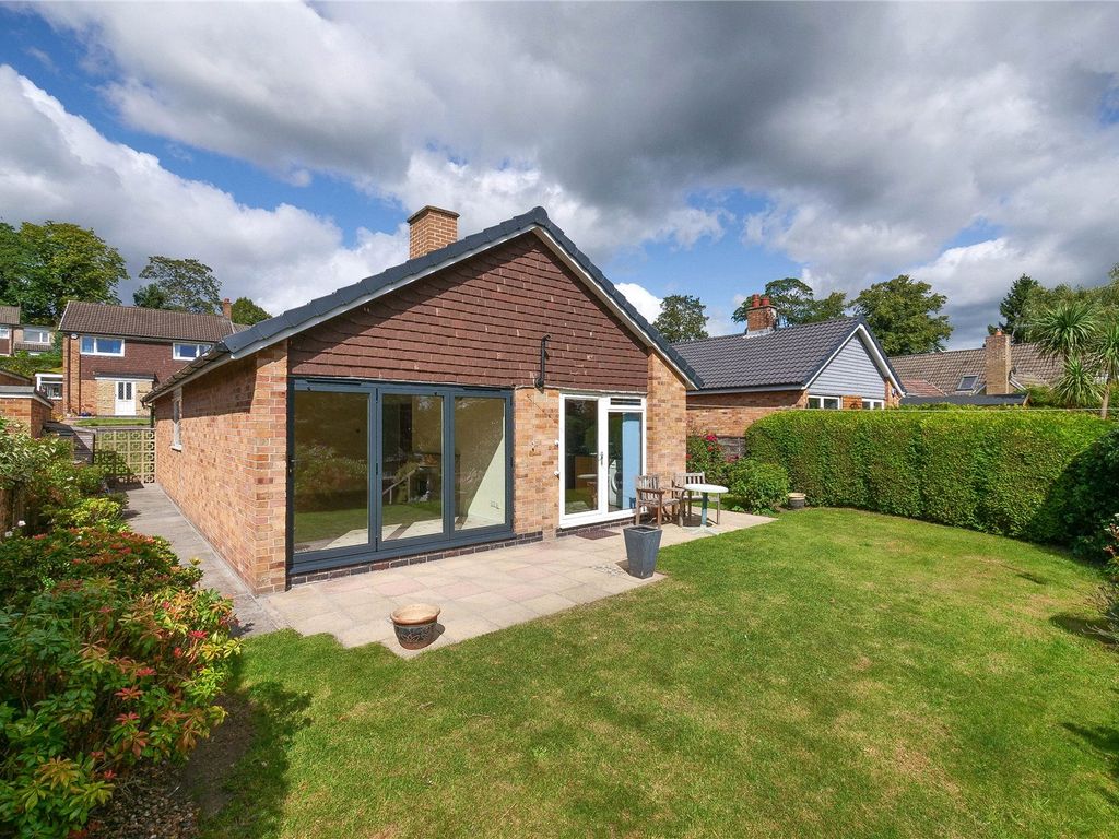 3 bed bungalow to rent in Green Acre Close, Baildon, Shipley, West