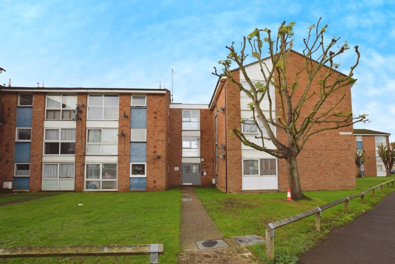 2 bed flat to rent in Coronation Avenue, East Tilbury, Tilbury RM18, £